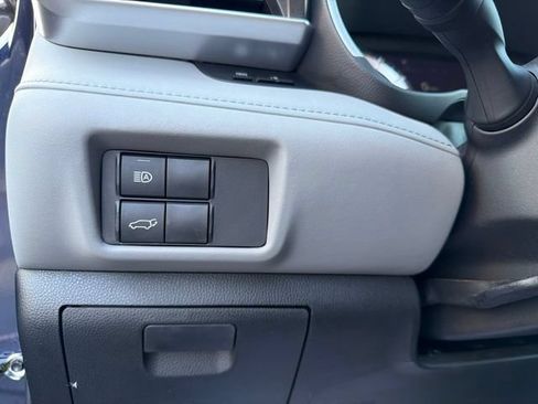 Used 2022 Toyota Highlander XLE AWD/4WD image 21