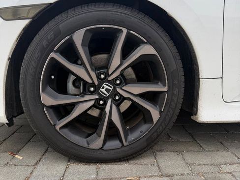 Used 2019 Honda Civic Sport image 2