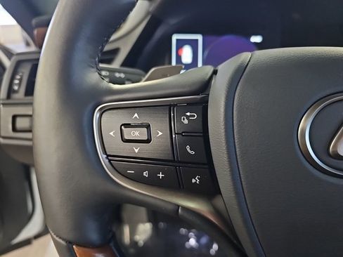 Certified 2025 Lexus ES 300h Ultra Luxury w/ Accessory Package (Z2) image 17