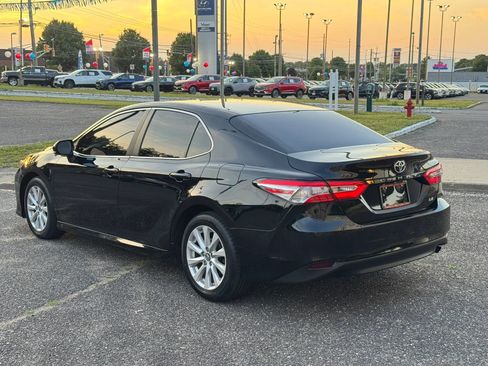 Used 2018 Toyota Camry LE FWD image 3