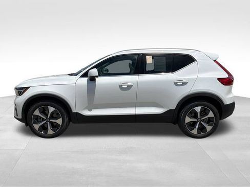 Used 2023 Volvo XC40 B5 Plus w/ Protection Package Premier AWD/4WD image 8