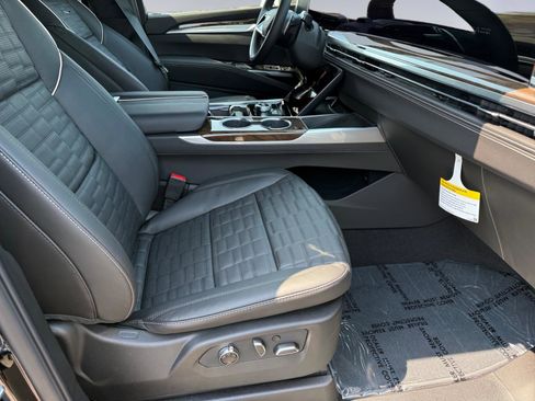 New 2026 Cadillac Escalade Platinum Sport AWD/4WD image 13