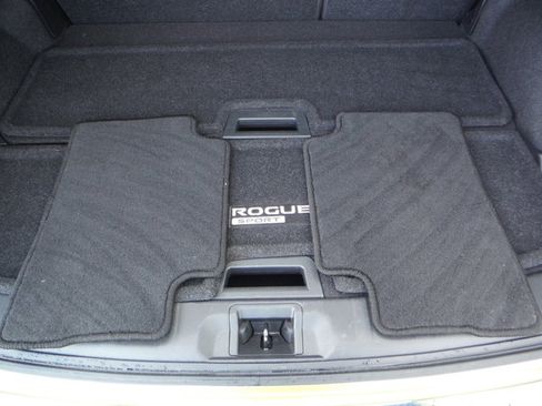 Used 2021 Nissan Rogue Sport SV AWD/4WD image 35
