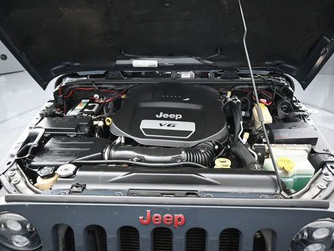 Used 2016 Jeep Wrangler Unlimited Rubicon w/ Connectivity Group AWD/4WD image 37