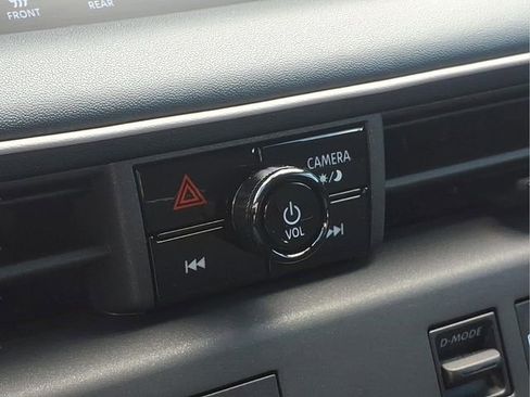 New 2026 Nissan Leaf FWD image 12