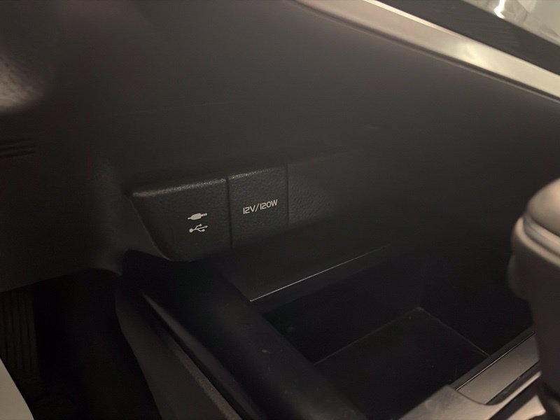 Used 2018 Toyota Camry SE w/ Moonroof Package FWD image 32