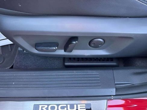 Used 2023 Nissan Rogue SL w/ SL Premium Package image 12