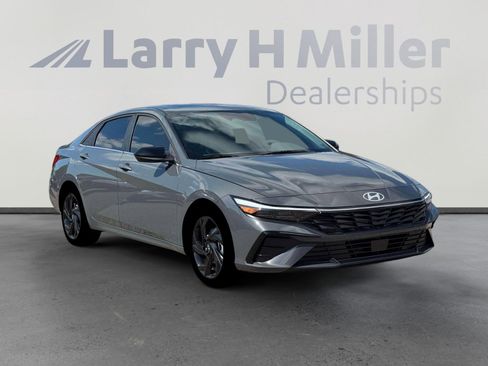 New 2026 Hyundai Elantra SEL Sport FWD image 11