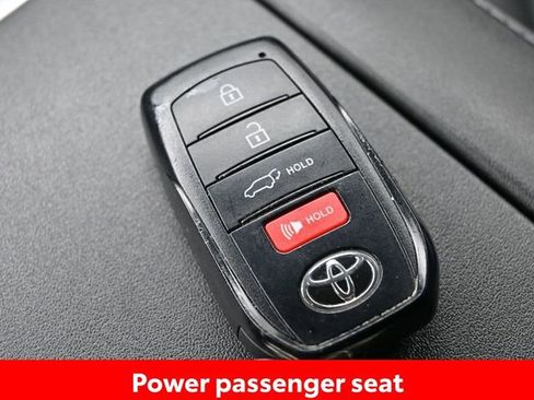 Used 2024 Toyota Highlander Limited image 19