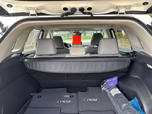 Used 2022 Toyota RAV4 Limited AWD/4WD image 18