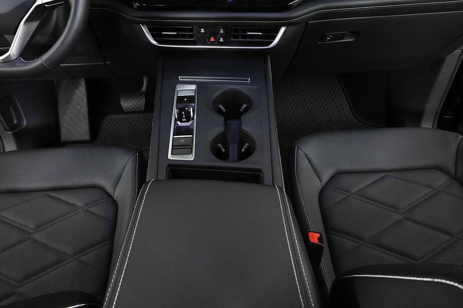 Certified 2024 Volkswagen Atlas SE FWD image 15