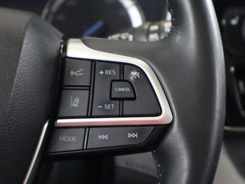 Used 2022 Toyota Highlander XLE image 18