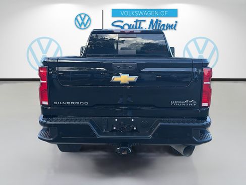 Used 2024 Chevrolet Silverado 2500 High Country w/ Technology Package AWD/4WD image 6