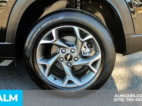 Used 2025 Chevrolet Trax LT w/ LT Convenience Package image 16