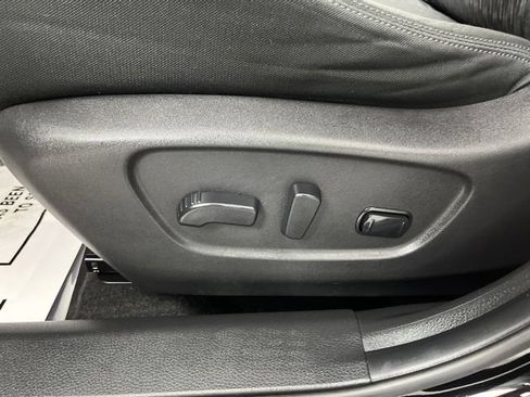 Used 2019 Nissan Rogue SV w/ Premium Package FWD image 33