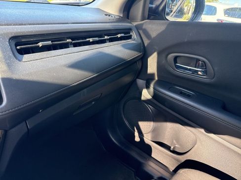 Used 2018 Honda HR-V LX image 23