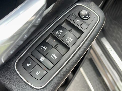 Used 2021 RAM 1500 Laramie AWD/4WD image 13