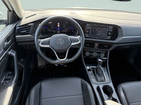 Used 2023 Volkswagen Jetta SE FWD image 10
