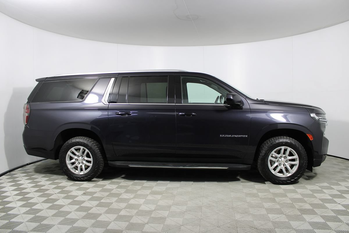 Used 2024 Chevrolet Suburban LT RWD image 36