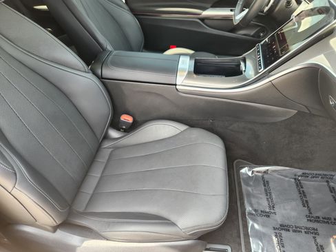 Used 2025 Mercedes-Benz CLE 300 4MATIC Coupe image 15