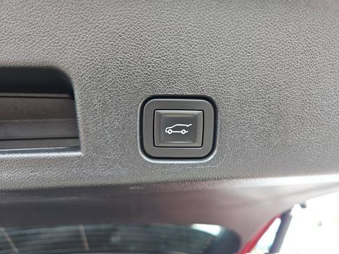Certified 2025 Chevrolet Traverse LT w/ Sun and Wheel Package AWD/4WD image 23