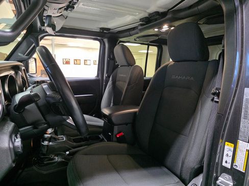 Used 2019 Jeep Wrangler Unlimited Sahara w/ Uconnect 4C Nav & Sound Group AWD/4WD image 15