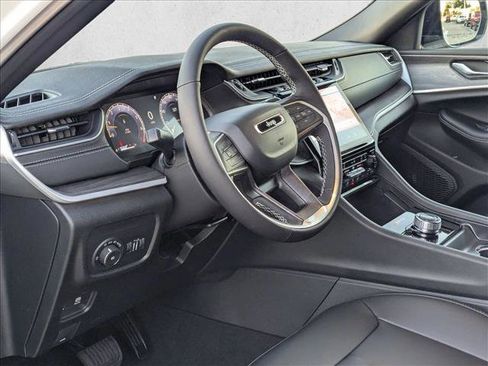 New 2025 Jeep Grand Cherokee Limited w/ Black Appearance Package image 3