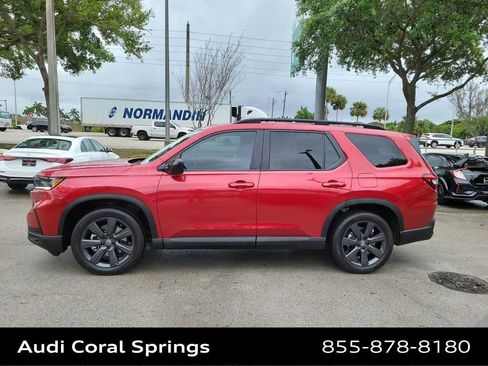 Used 2025 Honda Pilot Sport image 5