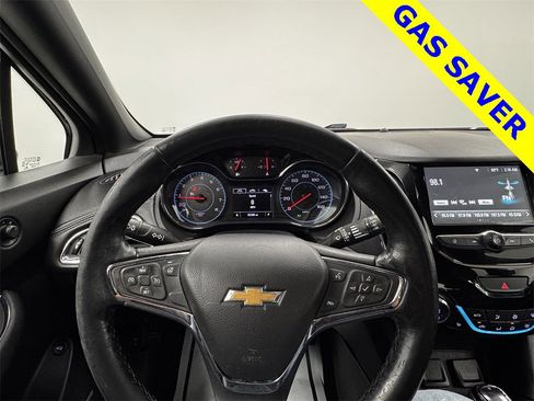 Used 2018 Chevrolet Cruze Premier image 21