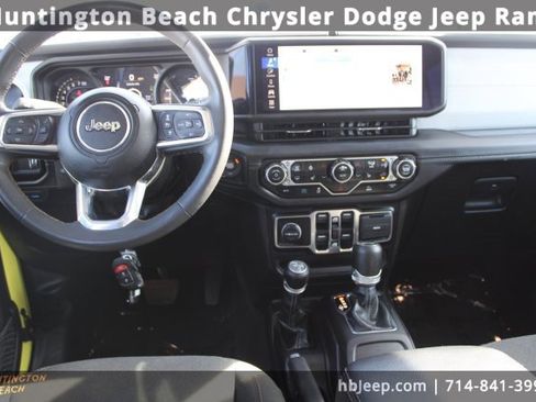 Used 2024 Jeep Wrangler Unlimited Sahara image 12