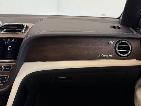 New 2026 Bentley Bentayga Extended Wheelbase AWD/4WD image 32