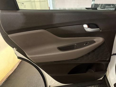 Used 2019 Hyundai Santa Fe SE image 24