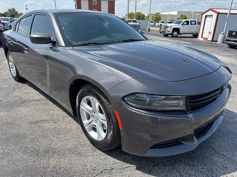 Used 2020 Dodge Charger SXT w/ Leather Interior Group RWD image 4