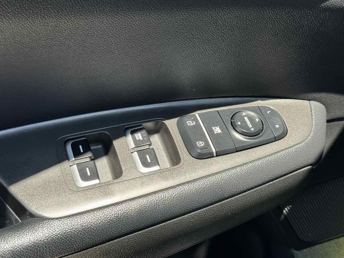 Used 2018 Kia Optima LX w/ 17" Alloy Wheels Package FWD image 26