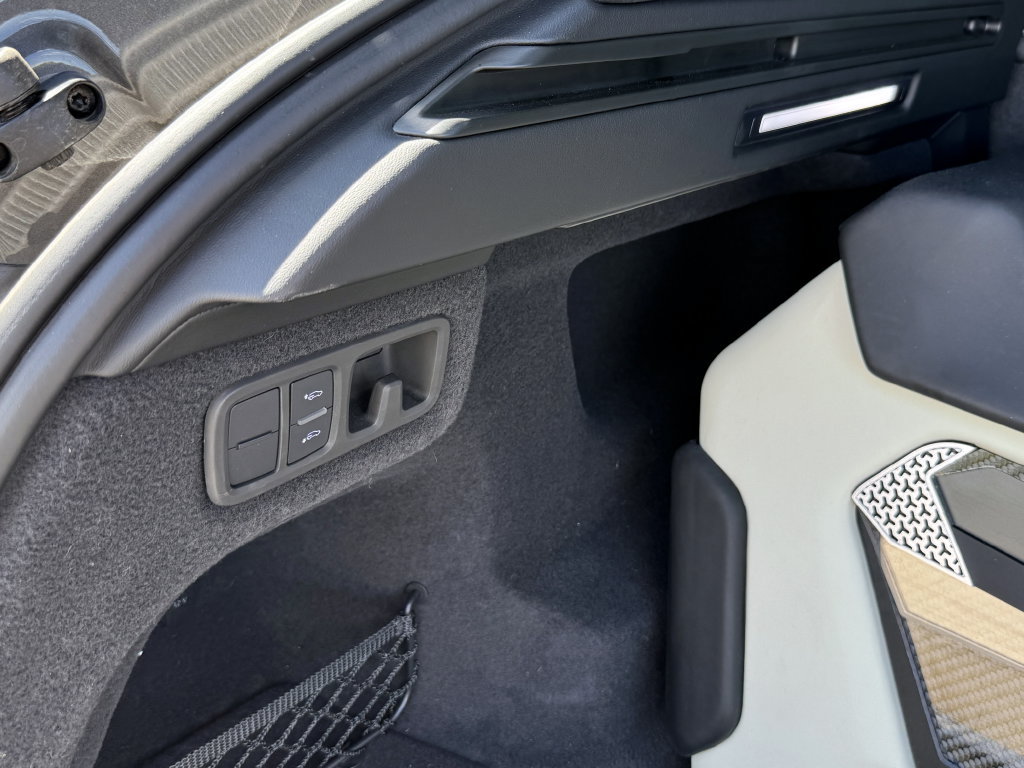 Used 2021 Lamborghini Urus AWD/4WD image 13