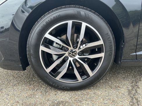 Used 2025 Volkswagen Jetta SE image 32