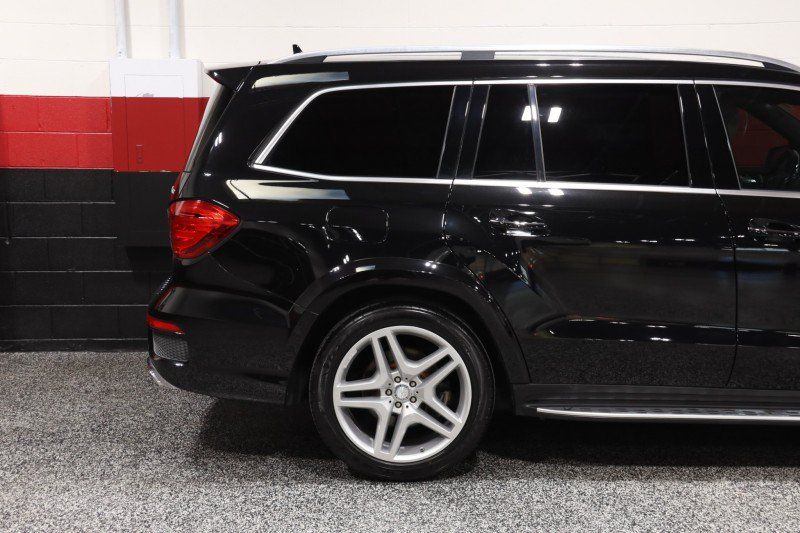 Used 2015 Mercedes-Benz GL 550 4MATIC image 5
