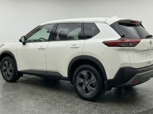 Used 2025 Nissan Rogue SV image 6