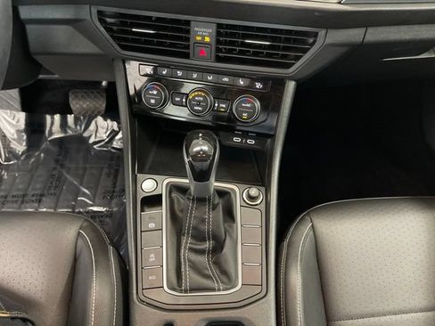 Used 2023 Volkswagen Jetta SE w/ Panoramic Sunroof Package FWD image 22