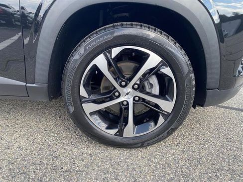 Used 2024 Chevrolet Trax RS w/ Sunroof Package FWD image 31