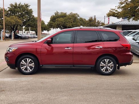 Used 2018 Nissan Pathfinder S image 4