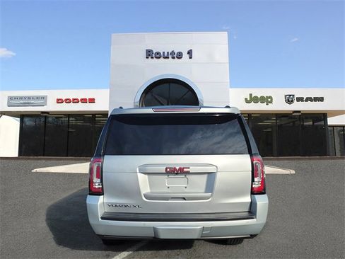 Used 2017 GMC Yukon XL SLT image 7