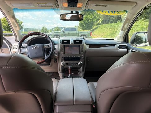 Used 2015 Lexus GX 460 w/ Premium Package AWD/4WD image 18