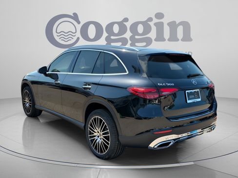 Used 2025 Mercedes-Benz GLC 300 4MATIC image 2