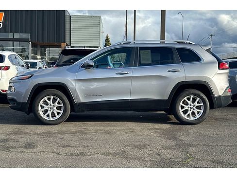 Used 2017 Jeep Cherokee Latitude w/ True North Edition image 9