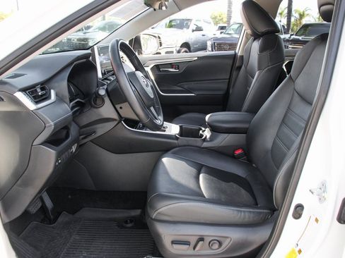 Used 2023 Toyota RAV4 XLE Premium image 17