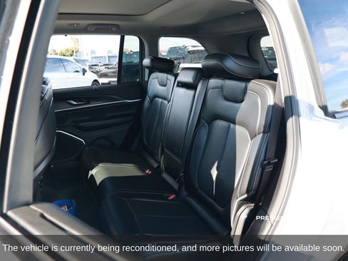 Used 2022 Jeep Grand Cherokee Limited 4xe w/ Luxury Tech Group II AWD/4WD image 12