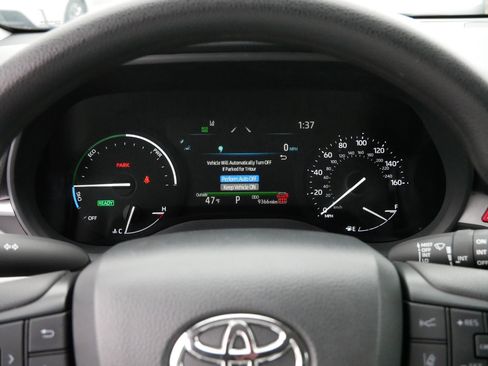 Used 2025 Toyota Sienna LE image 21