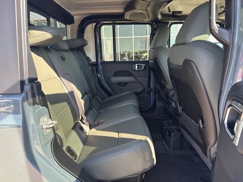 New 2025 Jeep Gladiator Mojave w/ Convenience Group image 27