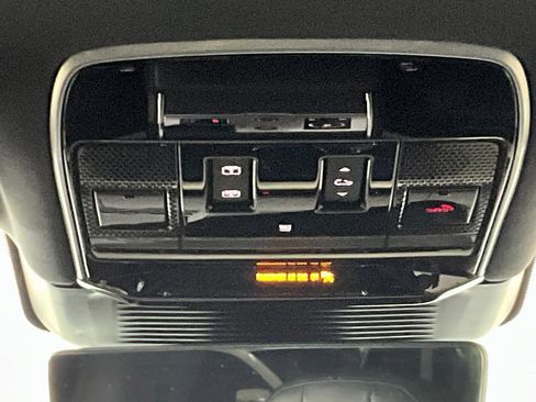 Certified 2023 Land Rover Range Rover SE image 16